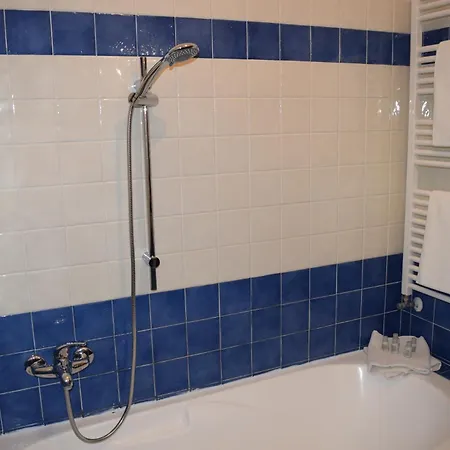 Casa A Diano Con Giardino