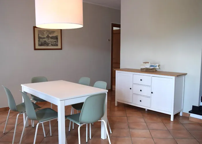 Casa A Diano Con Giardino